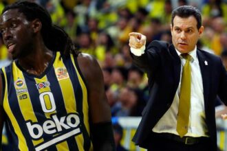 Fenerbahçe Beko'da Dimitris Itoudis - Johnathan Motley gerginliği! Soyunma odasına yolladı