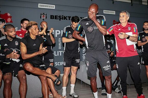 Beşiktaş'ta bir devrin sonu! Atiba Hutchinson, gözyaşlarıyla veda etti...