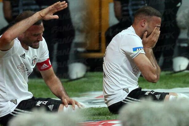 Cenk Tosun şoku, sedyeyle çıktı! Sakatlandı, gözyaşlarına hakim olamadı