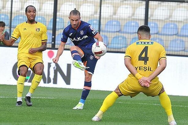 (ÖZET) İstanbulspor - Başakşehir maç sonucu: 0-2 | Çağdaş Atan ile ilk maçta ilk galibiyet