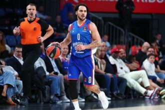 ANADOLU EFES'İN UYANIŞI, VALENCIA'YA 'DUR' DEDİ! (ÖZET) Anadolu Efes-Valencia Basket maç sonucu: 77-73