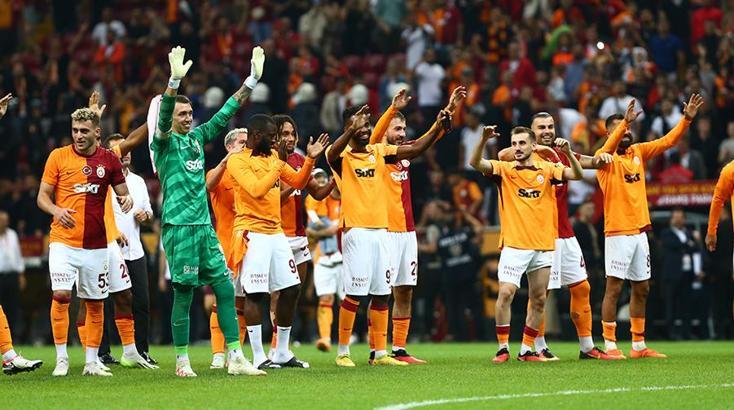 Galatasaray'dan yıldızlarına yeni sözleşme! Üstün performanslar ödül getirdi...