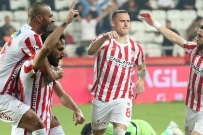Antalyaspor'dan Beşiktaş'a karşı müthiş geri dönüş! 12 dakikada 3 gol...