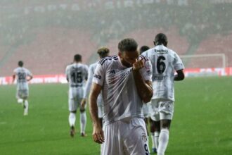 Beşiktaş'ta Cenk Tosun, Burak Yılmaz'ı geçti!