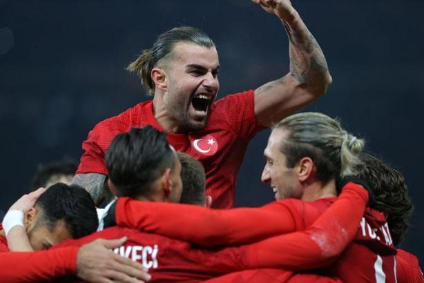 (ÖZET) Almanya'da Türklerin gecesi! Almanya - Türkiye maç sonucu: 2-3