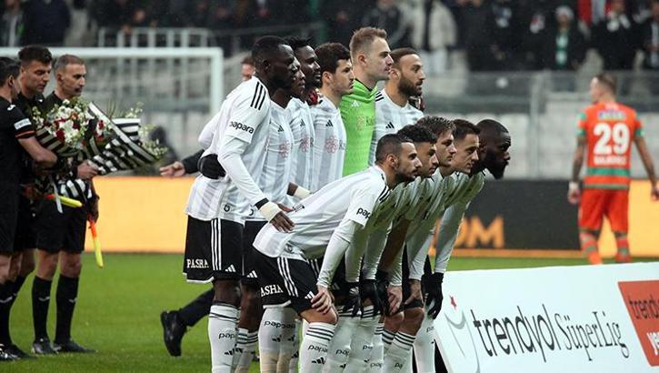 Beşiktaş’ta şok sakatlık! Yıldız futbolcu maça devam edemedi