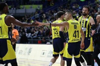 Fenerbahçe Beko, Sarunas Jasikevicius'la 2'de 2 yaptı