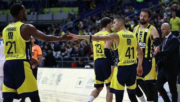 Fenerbahçe Beko, Sarunas Jasikevicius'la 2'de 2 yaptı