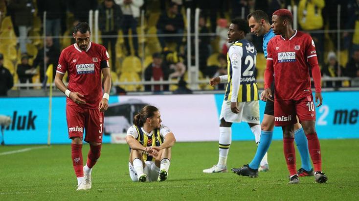 Fenerbahçe'de sakatlık şoku! Miguel Crespo oyuna devam edemedi...