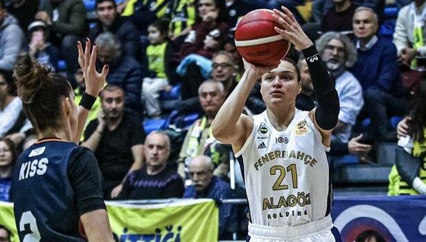 Fenerbahçe'den Çukurova'ya 22 sayı fark