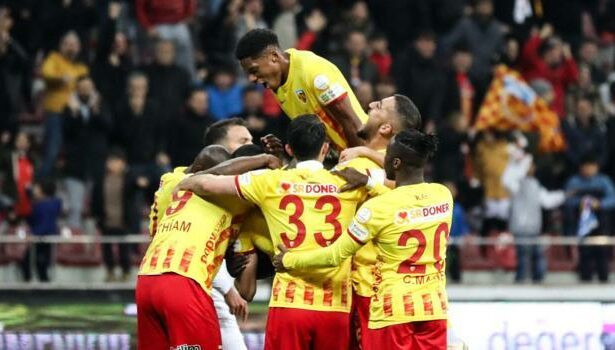 Kayserispor, Fenerbahçe'yi mağlup ederek iç sahada ki yenilmezlik serisini sürdürmek istiyor