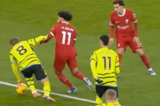 Liverpool - Arsenal maçında skandal karar! Herkes penaltı bekledi ancak...