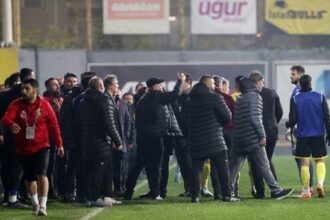 Son dakika: İstanbulspor Başkanı Ecmel Faik Sarıalioğlu, Trabzonspor maçında takımını sahadan çekti... İstanbulspor ne ceza alacak?