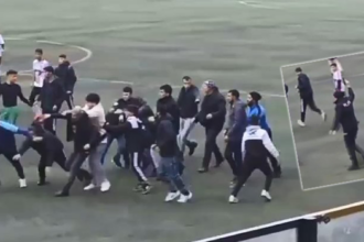 U14 futbol maçında kavga! Polis havaya ateş açtı...