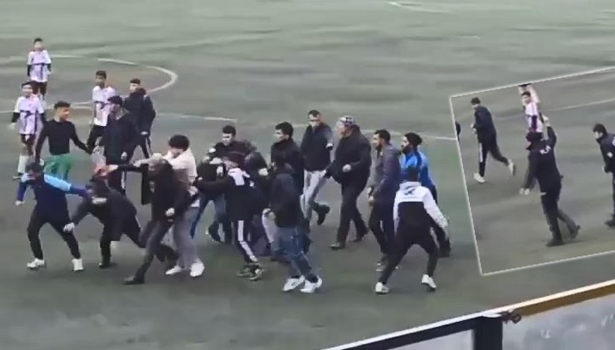 U14 futbol maçında kavga! Polis havaya ateş açtı...