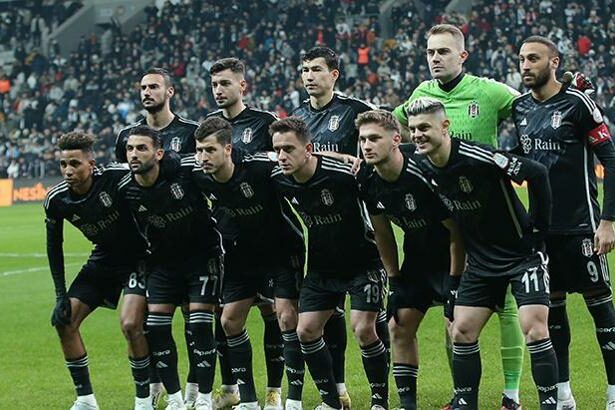 Beşiktaş'tan flaş karar! Yıldız futbolcunun sözleşmesi donduruldu