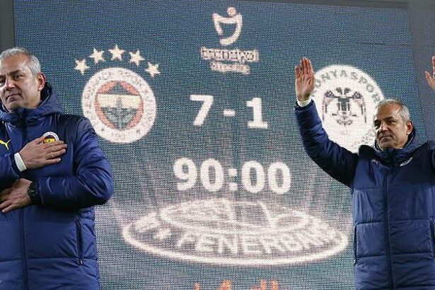 Fenerbahçe Teknik Direktörü İsmail Kartal: Oyuncular keyif, biz de sonuç alıyoruz! 'Şampiyonluk ipini göğüsleyeceğiz'