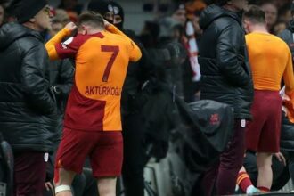 Galatasaray'da Kerem Aktürkoğlu şoku: Islıklandı, formayı çıkardı!