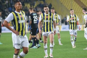 Fenerbahçe evde yok! Sahasında kritik puanlar kaybetti