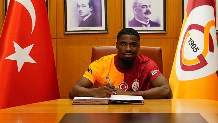 Galatasaray'da Serge Aurier imzayı attı: Formayı giydi! 'Çok köklü bir kulübe geldim'