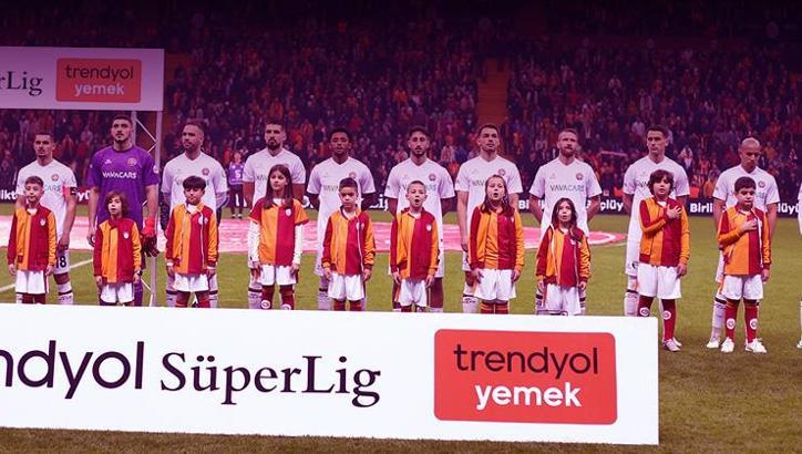 Galatasaray'dan Süper Lig ekibinin yıldız futbolcusuna transfer kancası! İşte başkanın kararı...