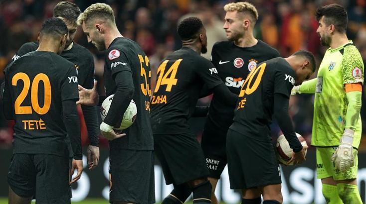 Galatasaray'ın Bandırmaspor maçında ilginç anlar! Penaltıyı kullanacak isim için taş-kağıt-makas...