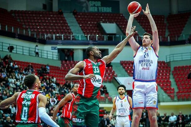 (ÖZET) Anadolu Efes - Pınar Karşıyaka maç sonucu: 81-77 | Anadolu Efes finalde!