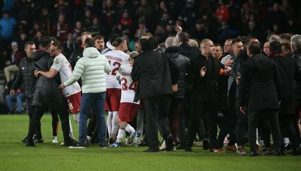 Sparta Prag-Galatasaray maçı sonrası olay! Oyuncular arasında gerginlik, Okan Buruk kırmızı gördü