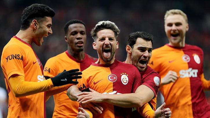 Galatasaray'da gündem Dries Mertens! Takım arkadaşları devrede...