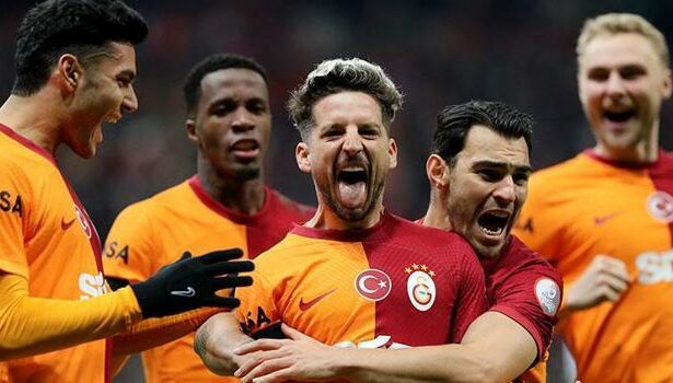 Galatasaray'da yıldız ismin menajeri İstanbul'a çağrıldı! Sözleşme...