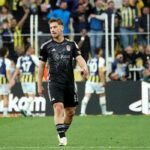 Fenerbahçe taraftarlarından Beşiktaşlı Semih’e: Aferin çocuk hep böyle ayakta kal!