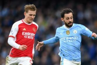 Manchester City ile Arsenal puanları paylaştı! Yeni lider Liverpool