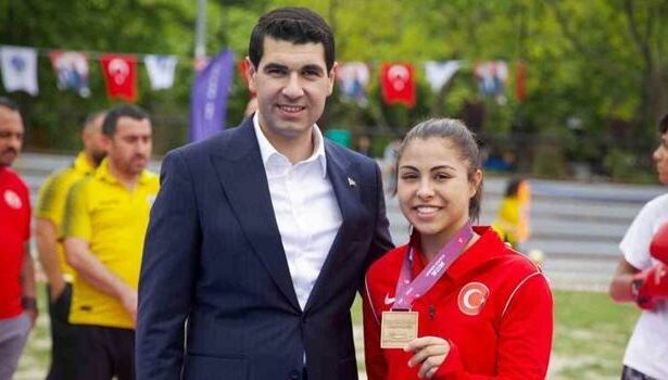 Avcılar Belediye Spor Kulübü’nün güreşçisi Delal Kadir'den altın madalya