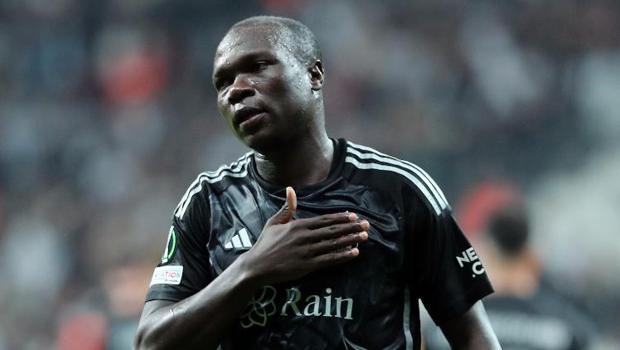 Beşiktaş'ta Aboubakar'dan taraftara mesaj: Siz beni gelecek sezon görün