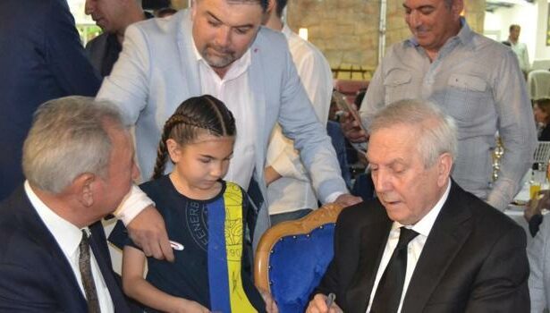 Fenerbahçe Başkan Adayı Aziz Yıldırım, Manisa’da düğüne katıldı