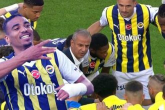 Fenerbahçe'de İsmail Kartal'ın saha içi toplantısının anlamı! 'Keşke Djiku 6 numarada daha fazla oynasaydı...'