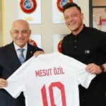 Mesut Özil’den TFF Başkanı Mehmet Büyükekşi’ye ziyaret