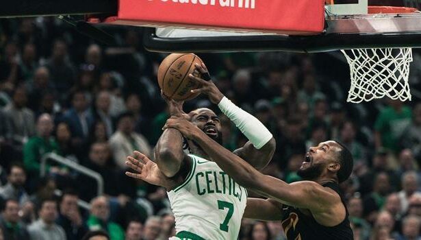 NBA'de Gecenin Sonuçları: Boston'dan Cleveland'a 25 sayı fark