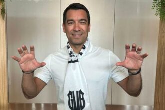 Beşiktaş'ın yeni teknik direktörü van Bronckhorst: Kupalar kazanmak için buradayım