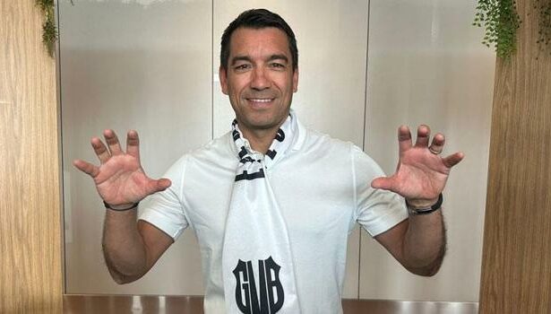 Beşiktaş'ın yeni teknik direktörü van Bronckhorst: Kupalar kazanmak için buradayım