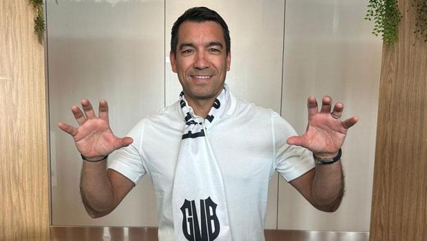 Beşiktaş'ın yeni teknik direktörü van Bronckhorst: Kupalar kazanmak için buradayım