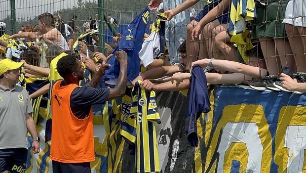 Fenerbahçe, taraftara açık antrenman yaptı! 2 eksik...