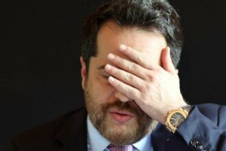 Galatasaray'da Erden Timur gözyaşlarıyla veda etti: Beni kıskanıp iftira attılar, hırsız komisyoncu dediler