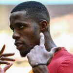 Galatasaray'da Wilfried Zaha'dan 'Kendine kulüp bul' diyen taraftara olay yanıt