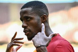 Galatasaray'da Wilfried Zaha'dan 'Kendine kulüp bul' diyen taraftara olay yanıt