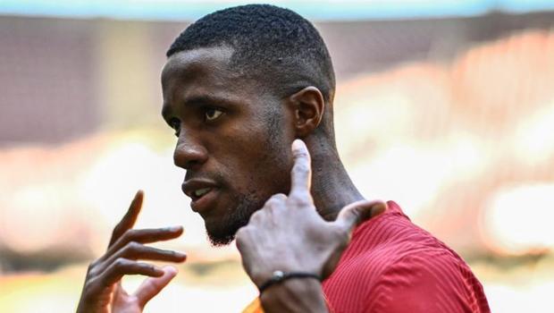 Galatasaray'da Wilfried Zaha'dan 'Kendine kulüp bul' diyen taraftara olay yanıt