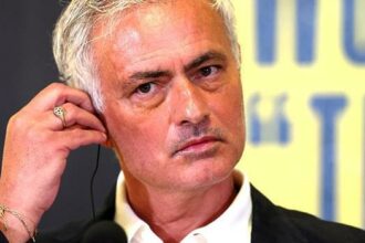 Jose Mourinho'nun Fenerbahçe'ye maliyeti belli oldu! KAP açıklaması geldi, Aziz Yıldırım ve Ali Koç'un teklifleri arasındaki fark da ortaya çıktı...