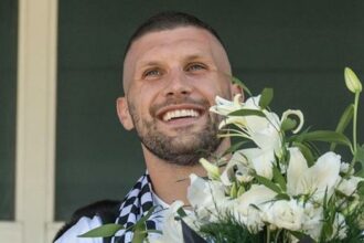 Beşiktaş'ta Ante Rebic ve Ajdin Hasic’e kapı gösterildi