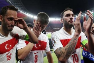 EURO 2024'e veda eden A Milli Takım'da futbolcularımız gözyaşlarını tutamadı! Hakan Çalhanoğlu ve Arda Güler...