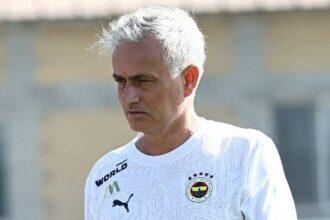 Fenerbahçe'de Jose Mourinho'dan rakiplere gönderme: Umarım maaşları ödeyebilirler